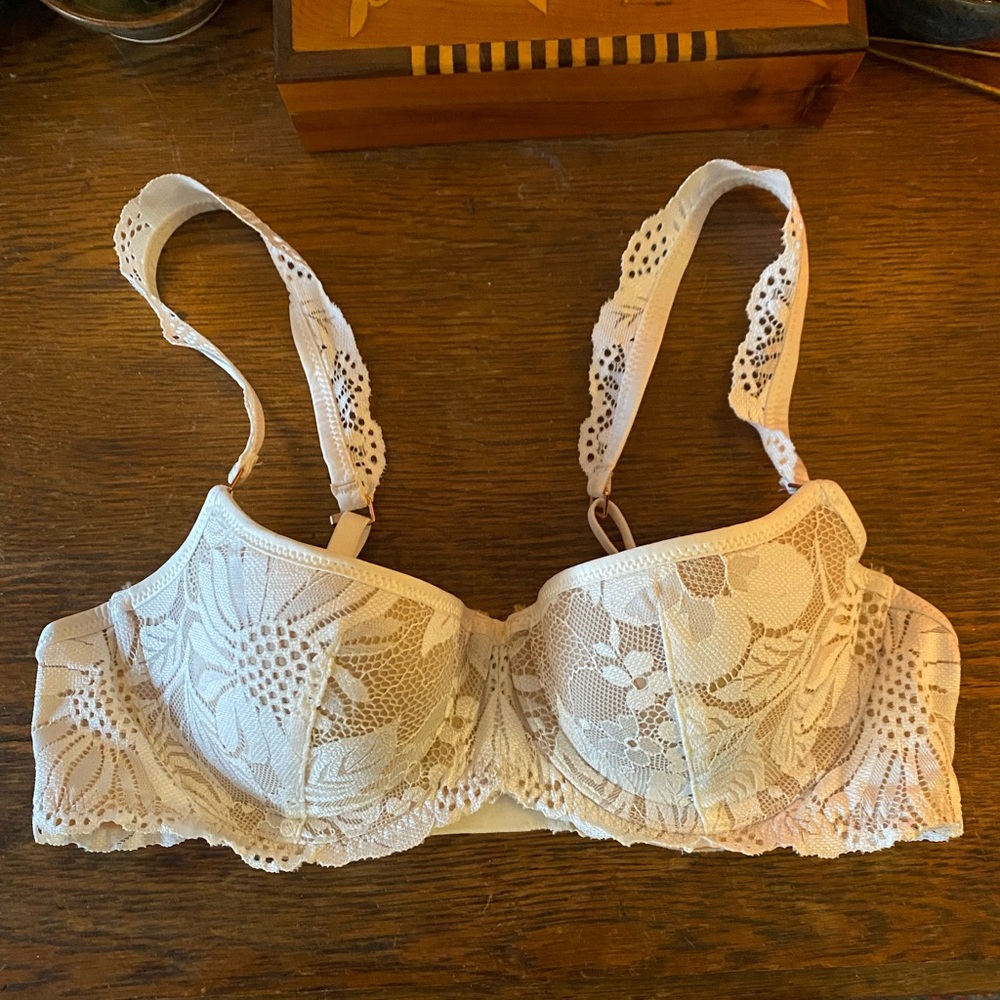white lace balconette aerie bra